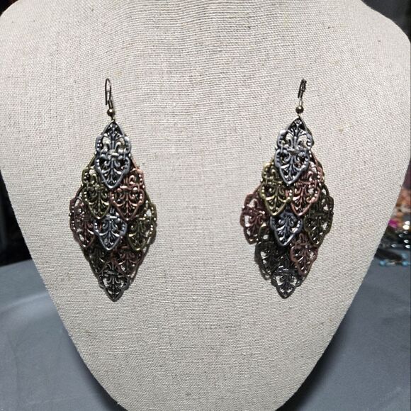 Dangling tri color fashion earrings - Picture 1 of 4